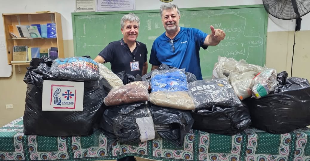 Ropa y calzado para Caritas Bernal